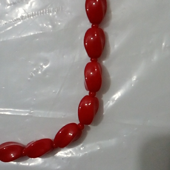 Red glass bead necklace - Picture 3 of 4